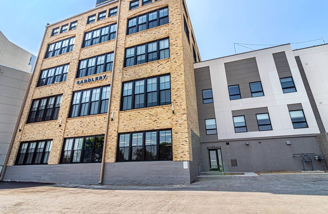 Studio Queen in the heart of downtown.