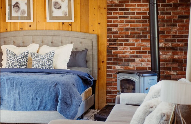 Studio style cabin in Twin Bridges with Mountain View’s near Sierra Ski Resorts