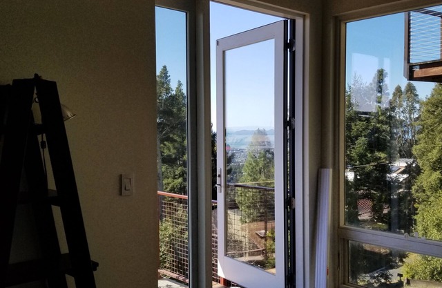 Studio @ top of the Oakland hills with amazing view.