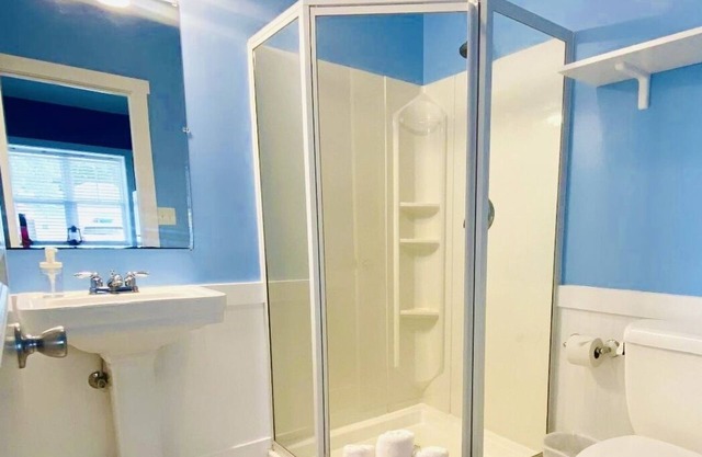 Studio unit with kitchenette