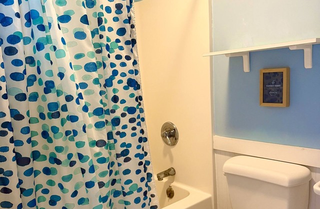 Studio unit with kitchenette