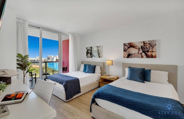 Studio w/Infinite Views & Pool - Near Beach