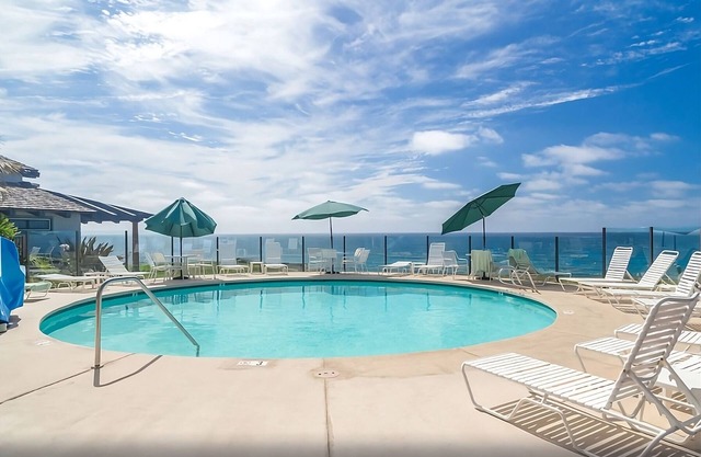 Studio w/Kitchen | Pool | Free Parking | Del Mar Beach Access