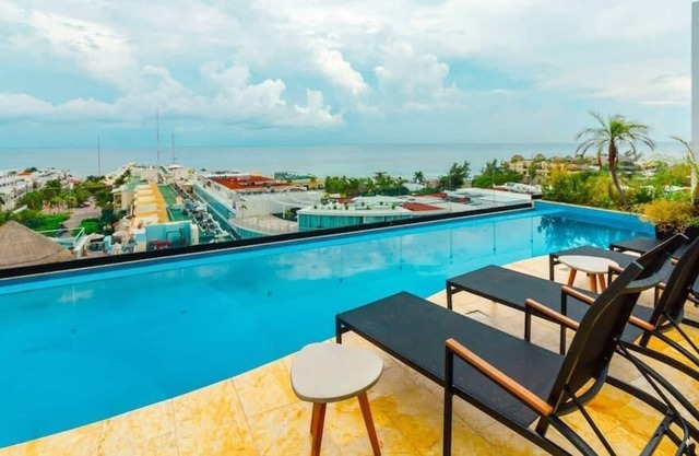 Studio with AC Kitchen Pool Gym and Rooftop view