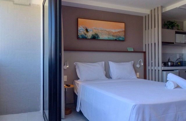 Studio with Balcony bed Queen