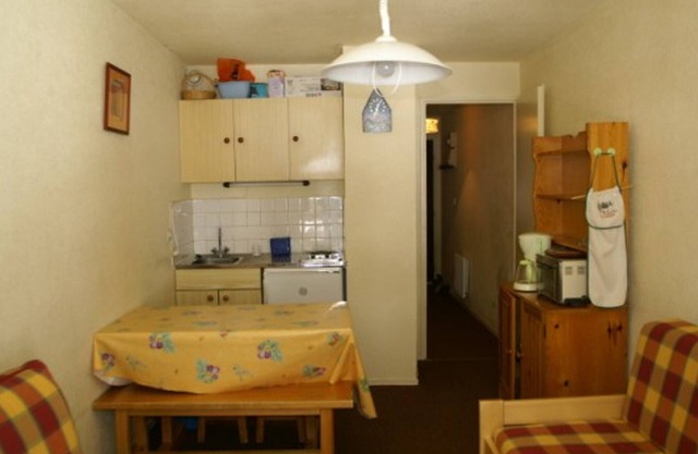 Studio with cabin near slopes, balcony, ski locker, free parking
