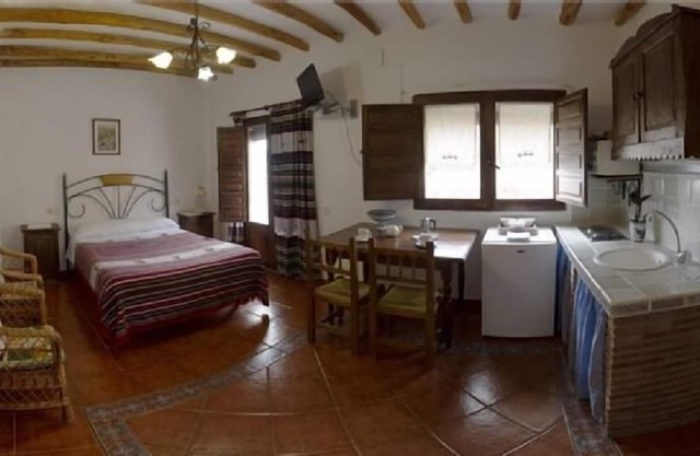 Studio with kitchen, for 2 people. Rural Apartment El Huerto de Lobras.