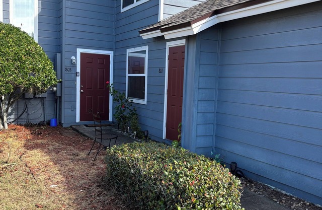 STUDIO WITH PRIVATE ENTRANCE!