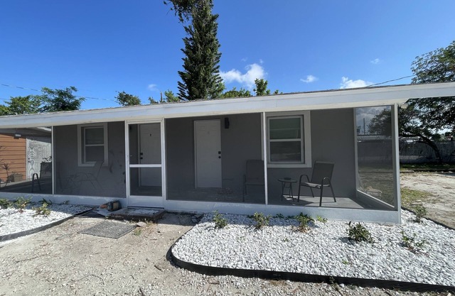 Studios near AMI Beach, Fully Furnished, Kitchenette, Enclosed Lanai”