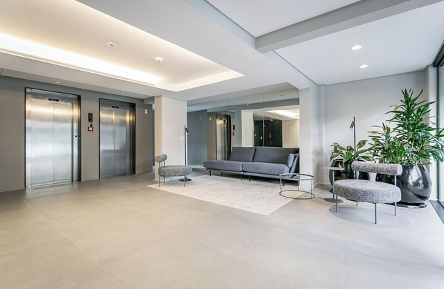 Studios Rio Branco by Viva - Prédio moderno, aptos com cama king-size no centro de Floripa