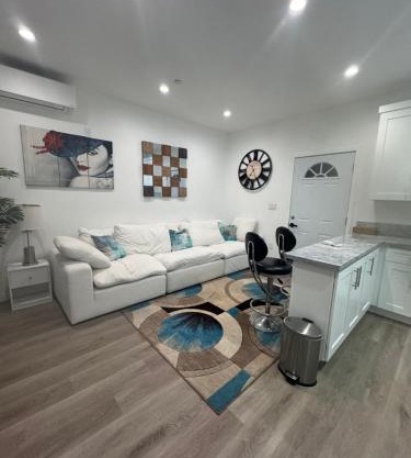 Stunning Guest House in West Hills California