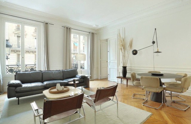 Stunning 1 bed Louvre home w/washing machine and dishwasher