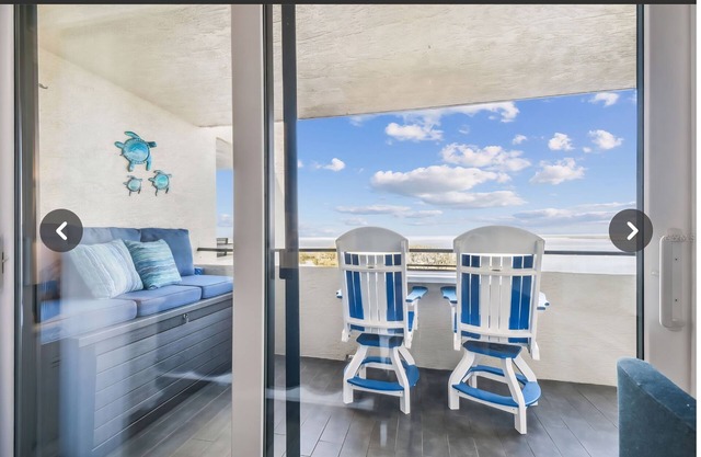 Stunning 1 bedroom unit with balcony and private terrace