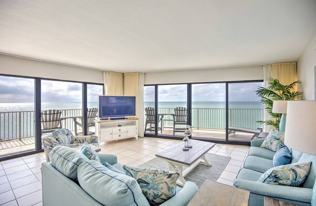 Stunning 180° Open Water Views