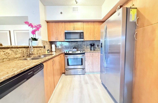 Stunning 2/2 Apt in Aventura @ Yacht Club