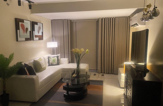 Stunning 2.5 Br@Eastwood Global