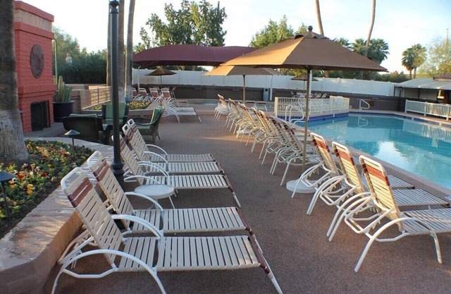 Stunning 2BR Condo with Mini-Golf in Scottsdale