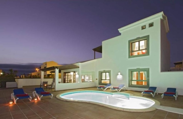 Stunning 3 bed 2 bath Villa with Private heated Pool