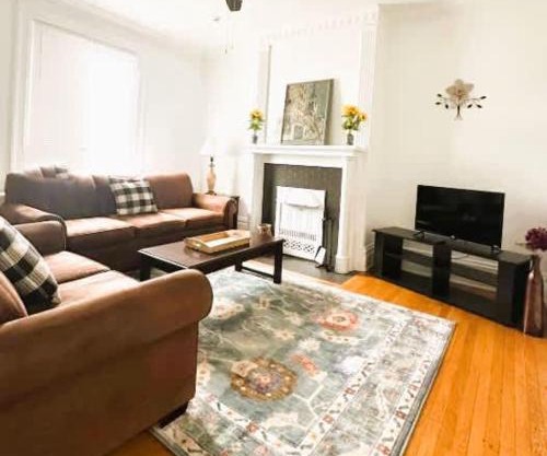 Stunning 3BR-Private Entrance-Renovated-Near City