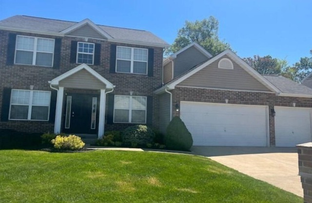 Stunning 4 bedroom, 4 bath, pool, theater, etc