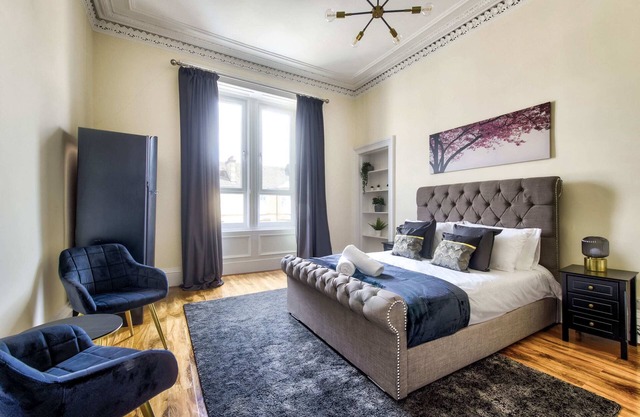 Stunning 5 bedroom apt, close to city centre, SEC, Hydro and motorway