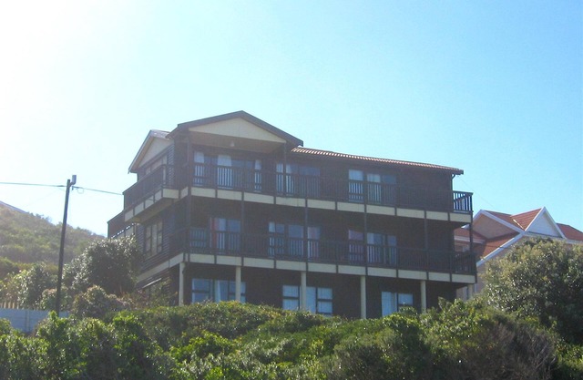 Stunning 6 bedroom self-catering house in the famous Garden Route! 180° seaview!