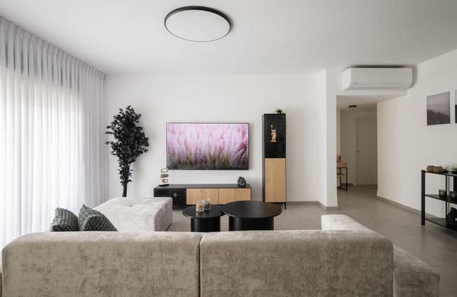 Stunning and new 3-BR apartment