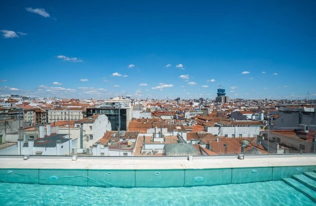 STUNNING APARTMENTS IN THE CITY CENTER!