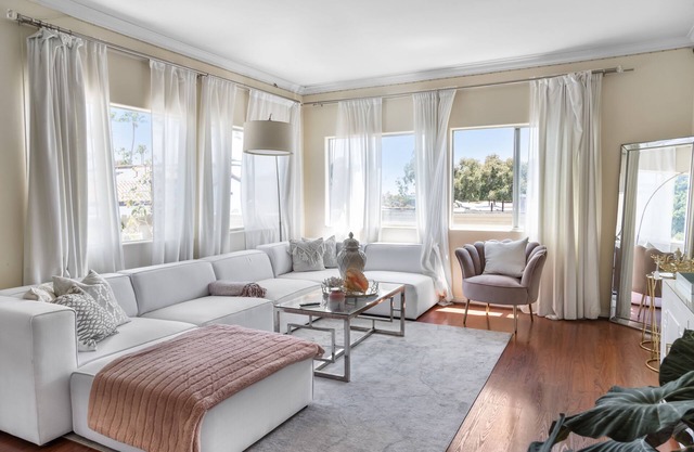 Stunning Beach House with Optional Tesla & Electric Bikes for Rent.