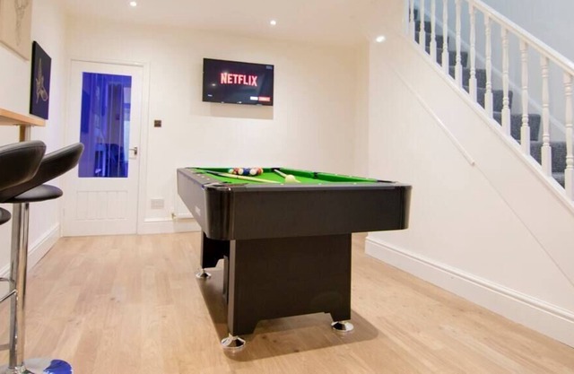 Stunning Bolton Abode - Pool Table