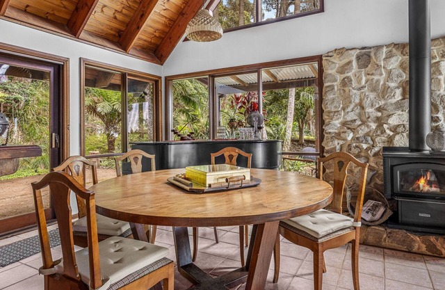 Stunning Cabin Retreat By The Sea