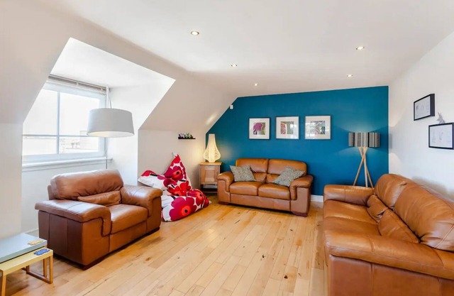Stunning City Centre Penthouse Apartment, with FREE Parking!