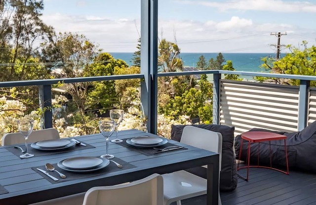 Stunning Coastal Home Views 1 Hour From Sydney