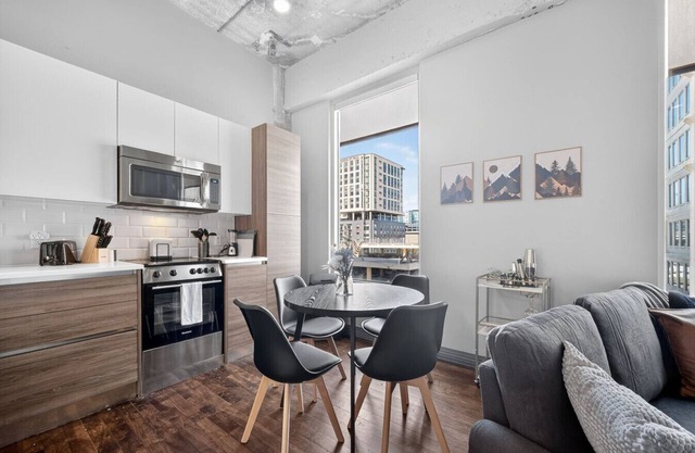 Stunning Downtown Apartment | Pool, Laundry, Parking