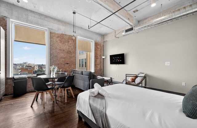 Stunning Downtown Apartment | Pool, Laundry, Parking