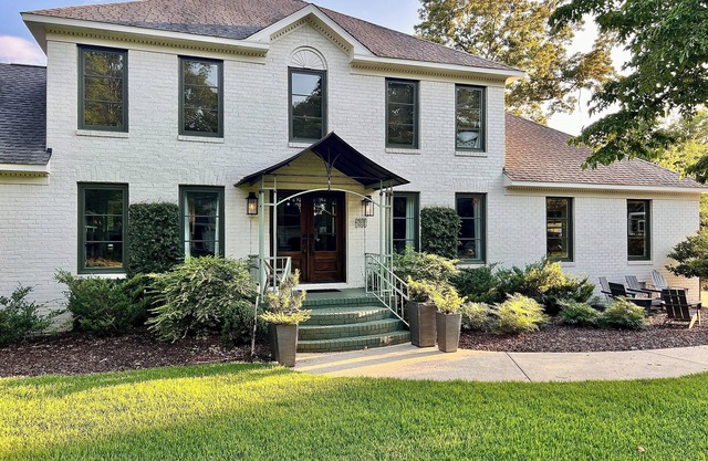 Stunning Downtown Retreat