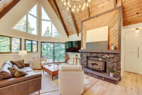 Stunning Forest Views Luxury Lake Arrowhead Cabin