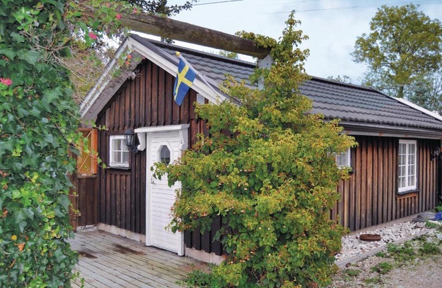 Stunning Home In Lärbro With Wifi