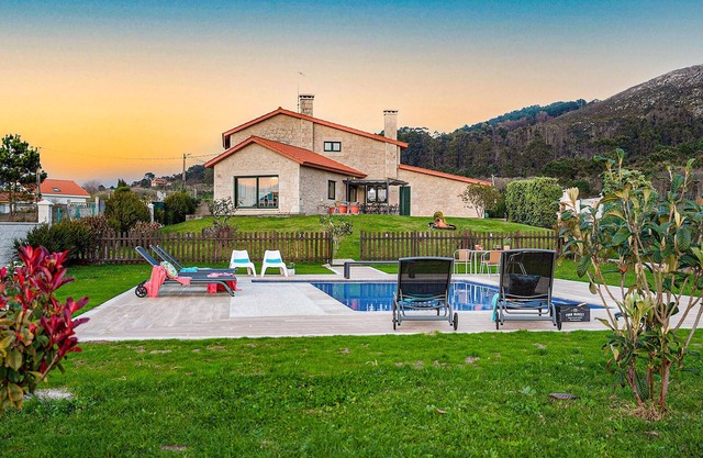 Stunning home in PORTO DO SON with WiFi