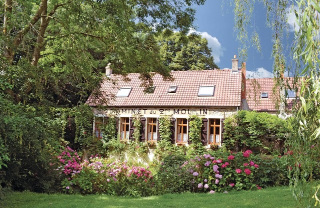 Stunning home in Wimille with kitchen