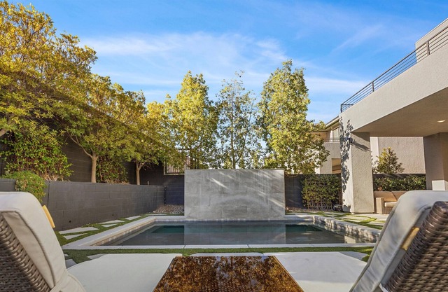 Stunning home w/ pool and Mountain Views in Las Vegas