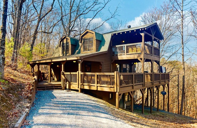 Stunning home with seasonal mtn views, large wrap-around decks, private hot tub