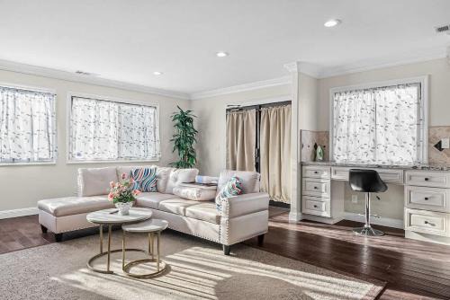 Stunning House wt 6Br 5Bth SJ