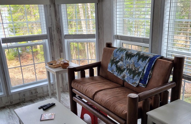 Stunning Modern Cottage, Mazinaw Lake, Walk to Bon Echo Park