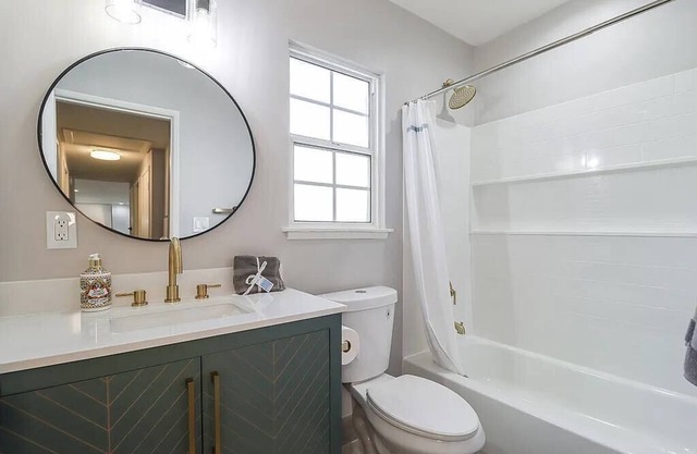 Stunning Modern Home in the Heart of North Hills – 15907 Tuba St, CA 91343