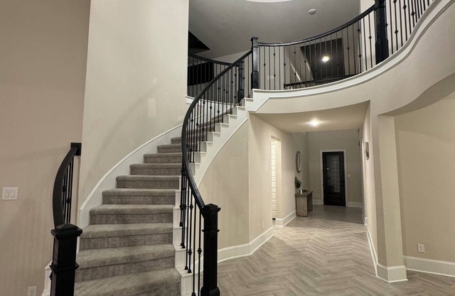 Stunning Modern Houston Home- NO access to lagoon