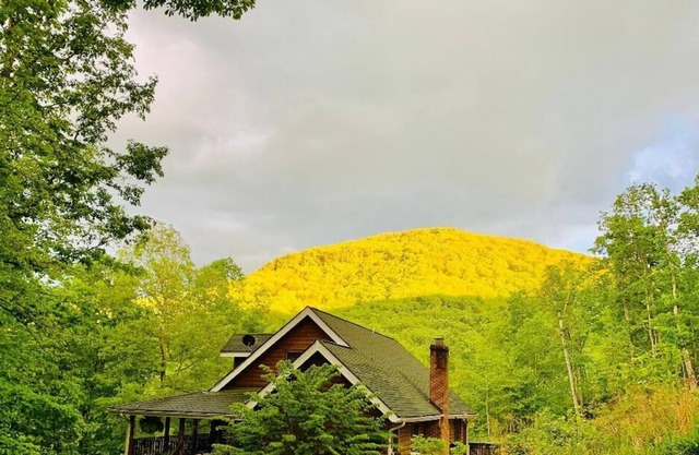 Stunning Mountain Views, Hot Tub, Indoor and Outdoor Fireplace, and Game Room!