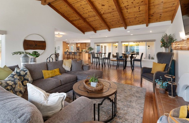 Stunning Ocean-view Oasis w/Pool, Spa & Patio