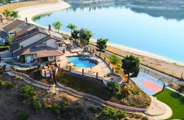 Stunning Panoramic Waterfront Pool Home Escape