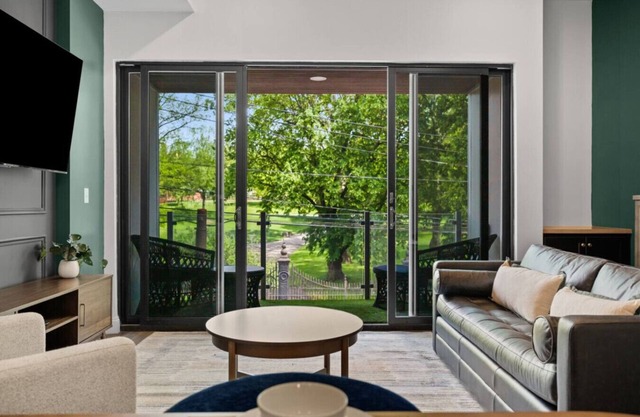 Stunning Penthouse Double King Suite |Rooftop Deck